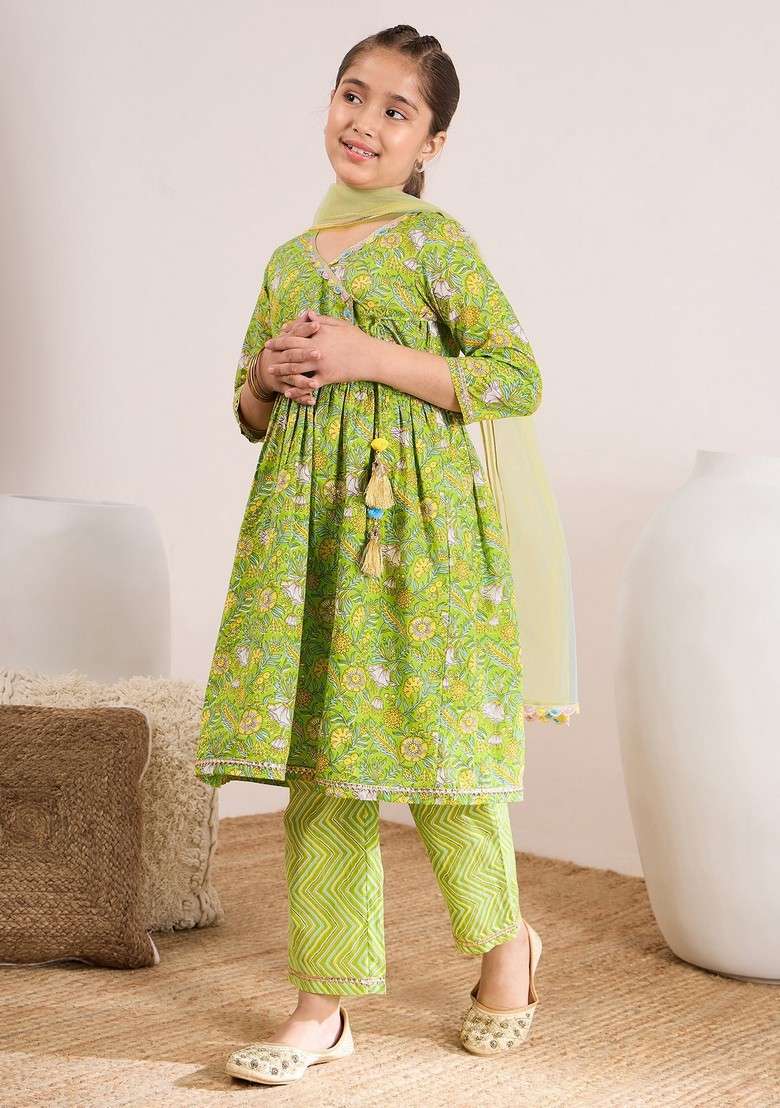 Green Printed Kurta With Pants And Dupatta (Set of 3) - Indya
