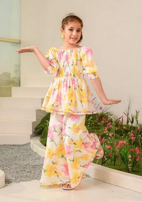 Off White Printed Kurta With Pants (Set of 2)