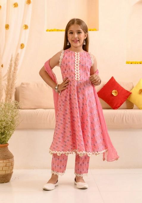 Pink Printed Kurta With Pants And Dupatta (Set of 3)