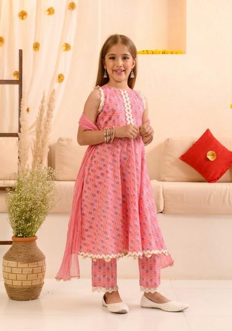 Pink Printed Kurta With Pants And Dupatta (Set of 3)