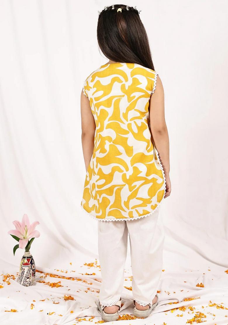 Yellow Abstract Cotton Blend Kurta Set For Girls