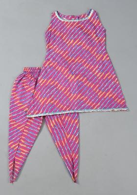 Girls Magenta Leheriya Kurta Dhoti Set