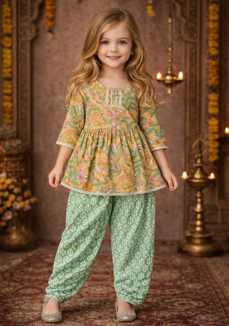 Green Printed Cotton Kurta Set For Girls - Indya