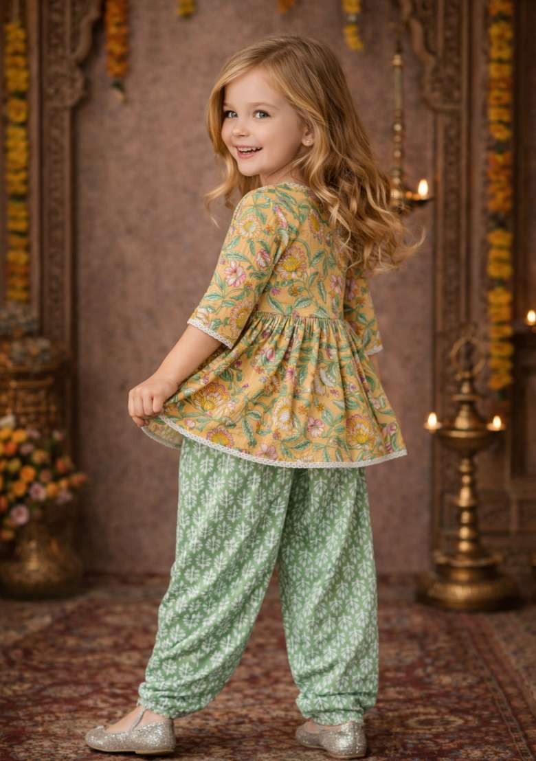 Green Printed Cotton Kurta Set For Girls - Indya