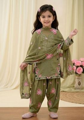 Green Embroidered Crepe Kurta Set For Girls