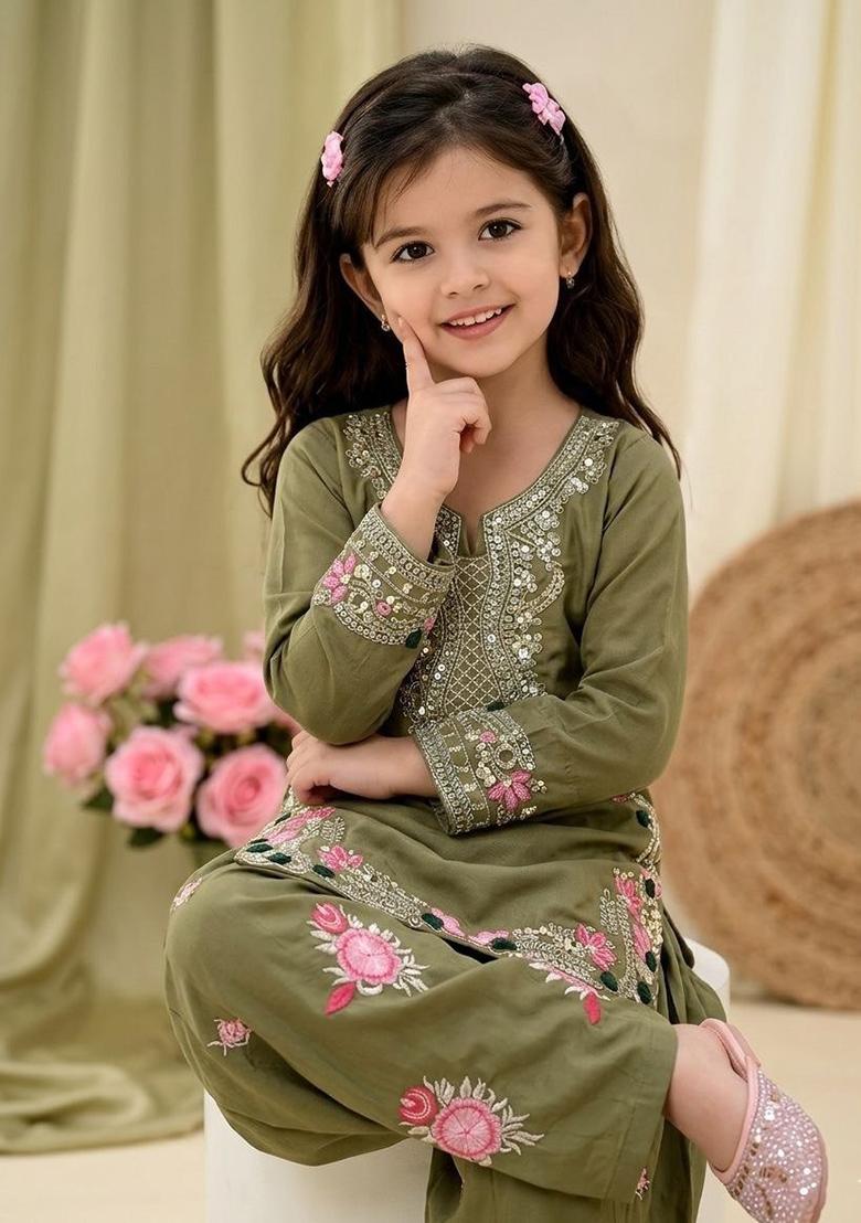 Green Embroidered Crepe Kurta Set For Girls - Indya