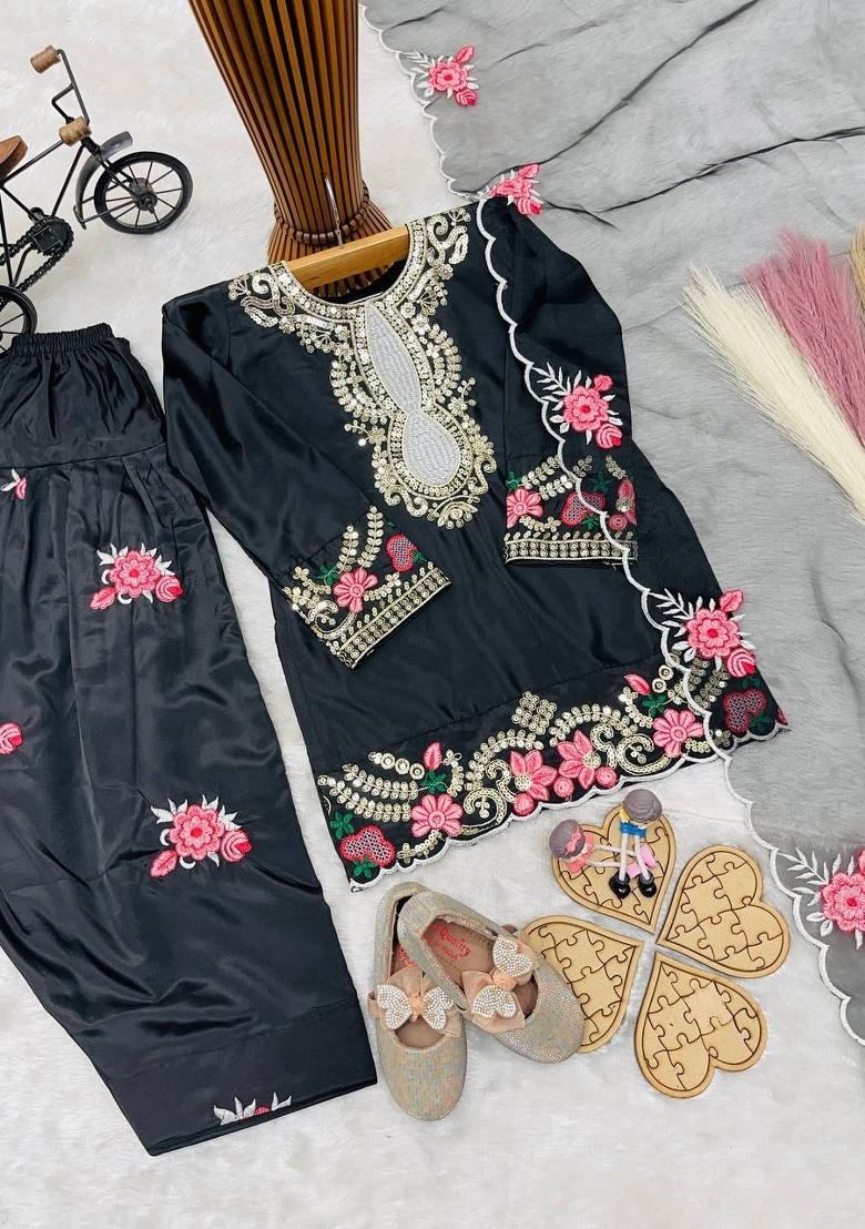 Black Embroidered Crepe Kurta Set For Girls - Indya