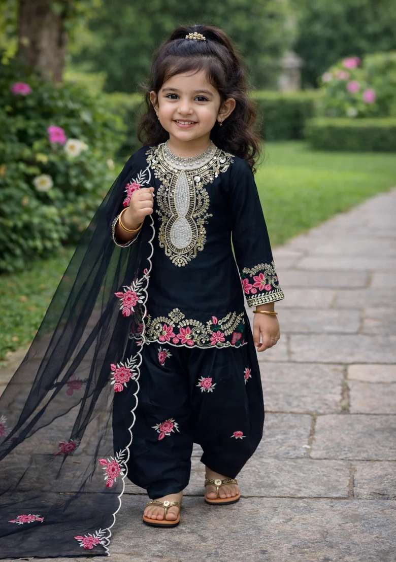 Black Embroidered Crepe Kurta Set For Girls - Indya