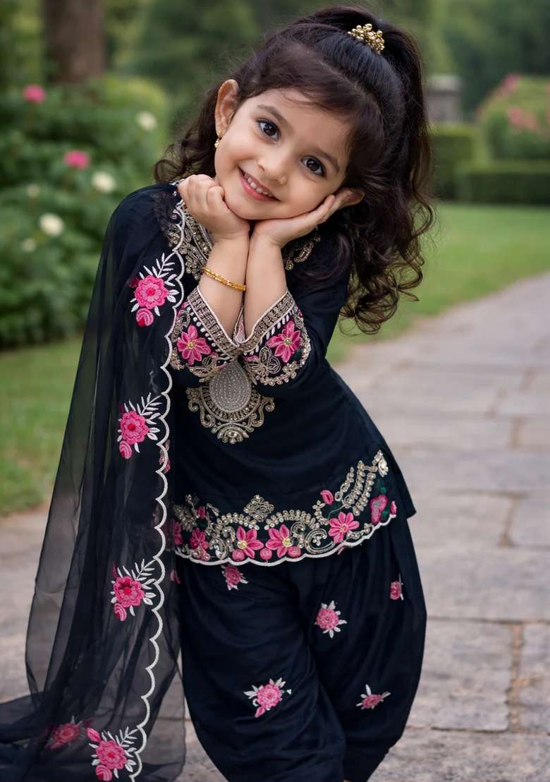 Black Embroidered Crepe Kurta Set For Girls - Indya