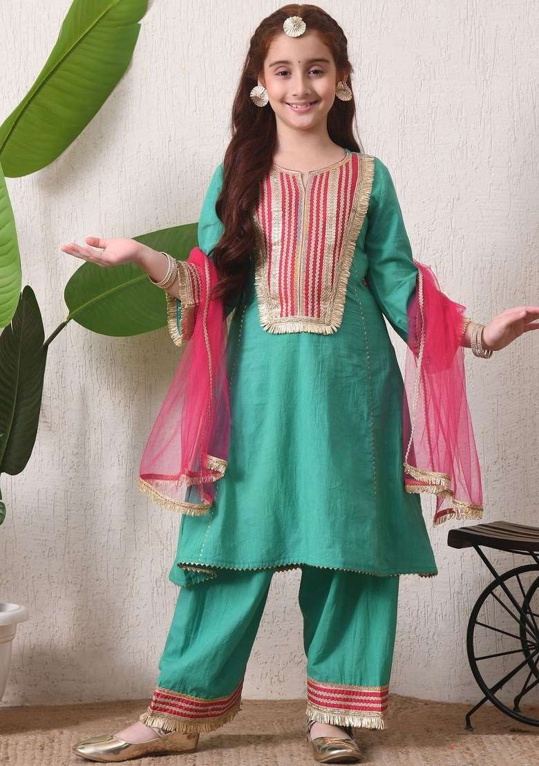 Green Solid Cotton Kurta Set For Girls - Indya