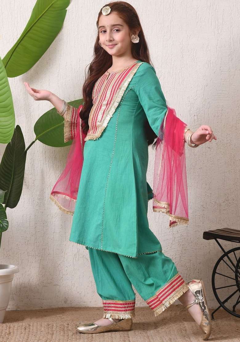 Green Solid Cotton Kurta Set For Girls - Indya