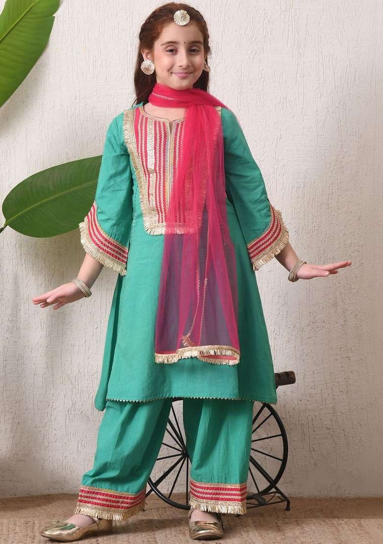 Green Solid Cotton Kurta Set For Girls - Indya