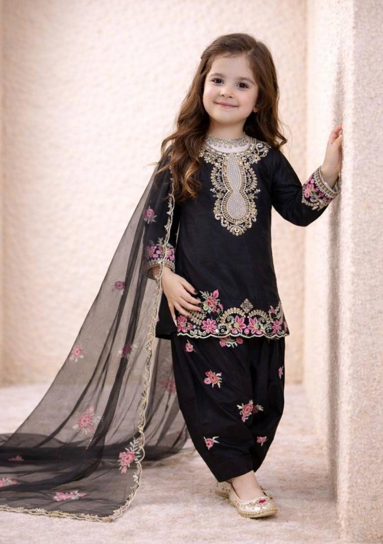 Black Sequin Work Crepe Kurta Set For Girls - Indya