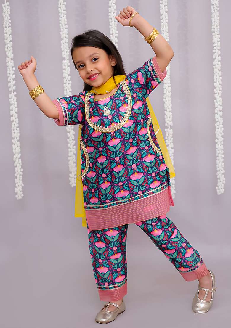 Dark Black Flower Print Kurta Set For Girls - Indya