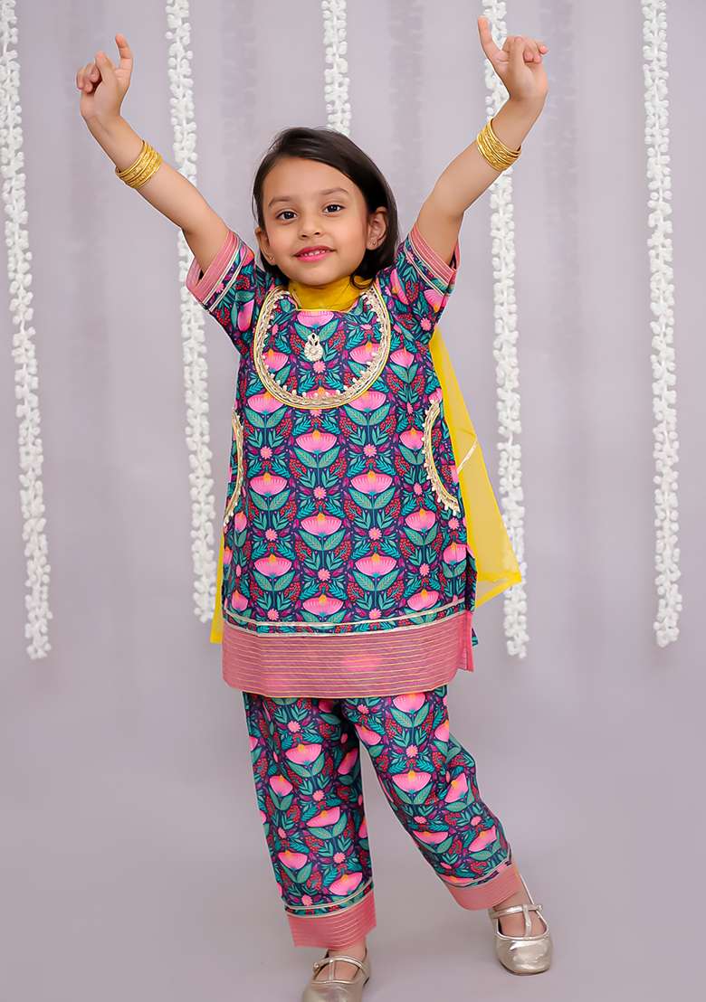 Dark Black Flower Print Kurta Set For Girls - Indya