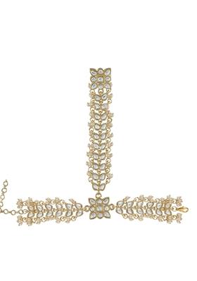 Traditional Gold Plated Embellish With Kundan And Pearl Adjustable Haath Phool
