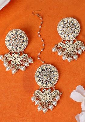 Beige Cubic Zirconia Maang Tikka With Earrings