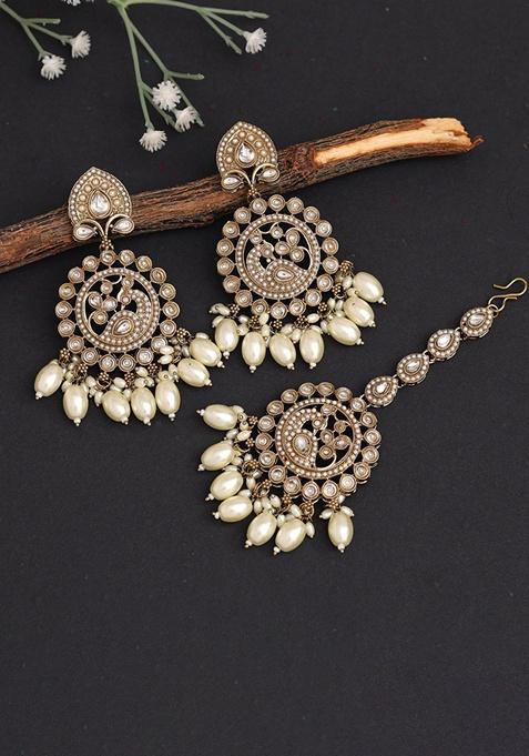 White Kundan And Bead Earrings And Maangtika