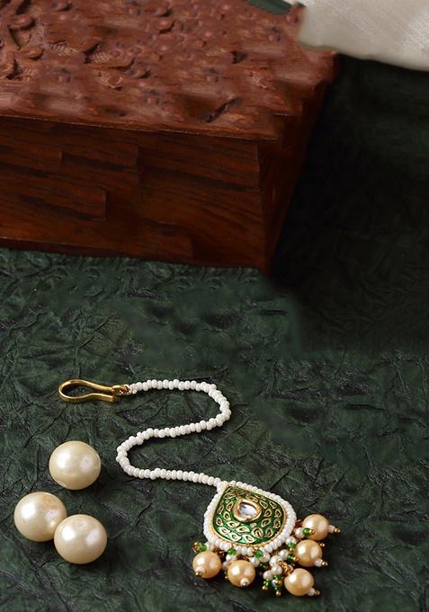 Green And Cream Gold Plated Kundan Pearl Maangtika