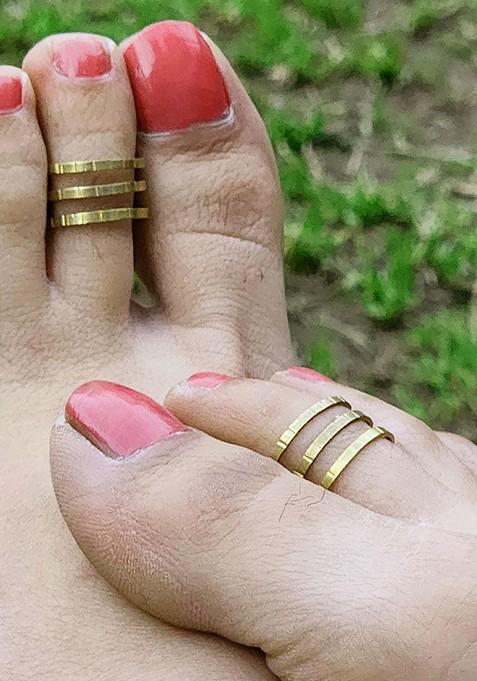 Gold Plain Oxidised Toe Rings