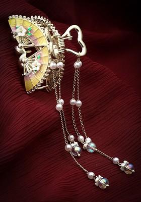 Pearls Embellished Claw Clip