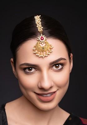 Gold Plated Kundan Studded And Pearls Beaded Maang Tikka