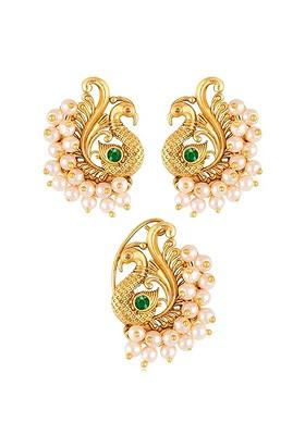 Gold Plated Pearls Stud Nosepin