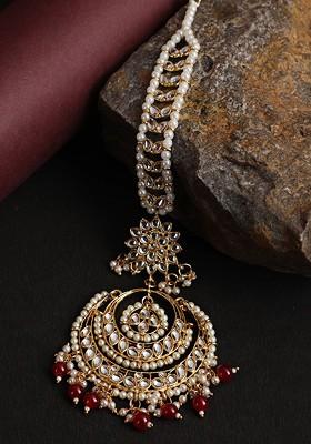 Women Gold Toned And Maroon Kundan And Pearl Studded Maang Tikka