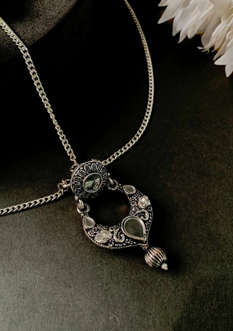 Oxidised Platinum Plating Zinc Alloy Maangtikka - Indya
