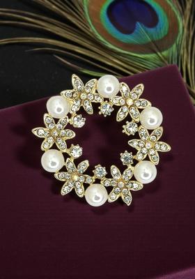 Golden Alloy Saree Pin