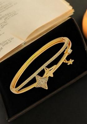 Gold Star Design Bracelet