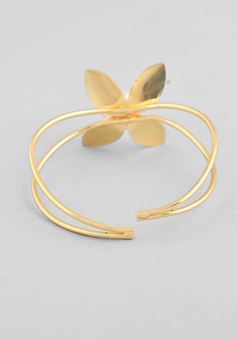 Gold Plated Flower Shaped With Pearl In Center Kada Bracelet