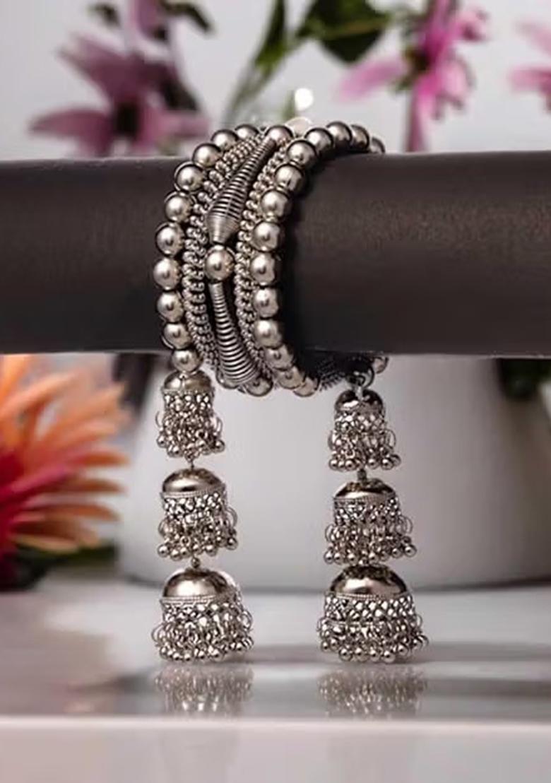 Silver Traditional Bracelet With Matching Mathapatti For Women