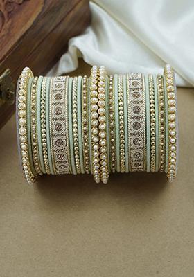 Pista Traditional Metal Bangle Set