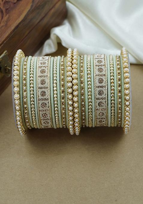 Pista Traditional Metal Bangle Set