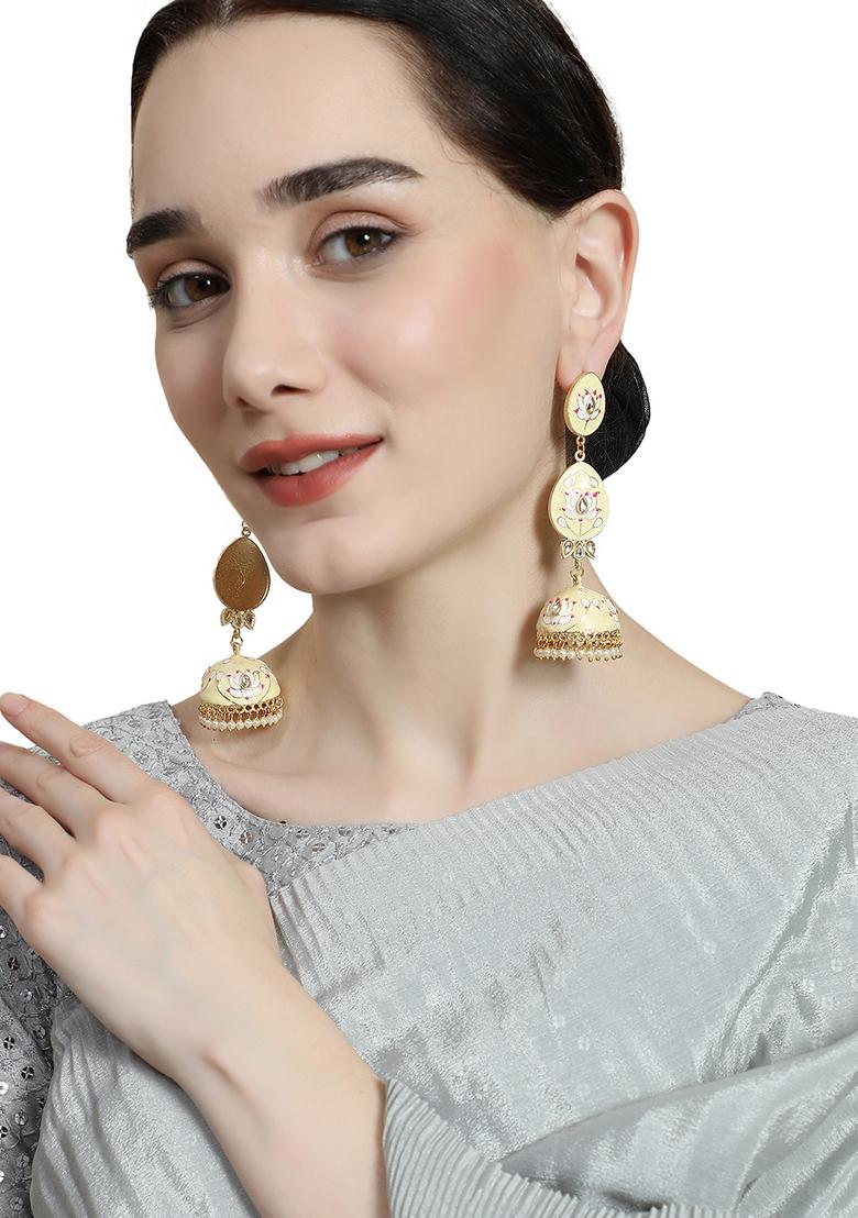 Beige Kundan Earrings
