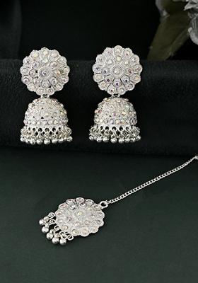 White Stone Studded Jhumkar Earrings With Maang Tikka