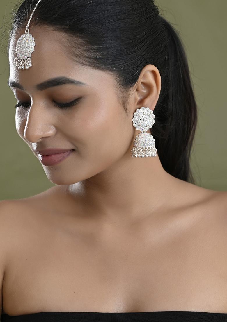 White Stone Studded Jhumkar Earrings With Maang Tikka