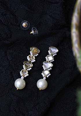 White Mixed Alloy Triangle Mangle Earrings Earrings