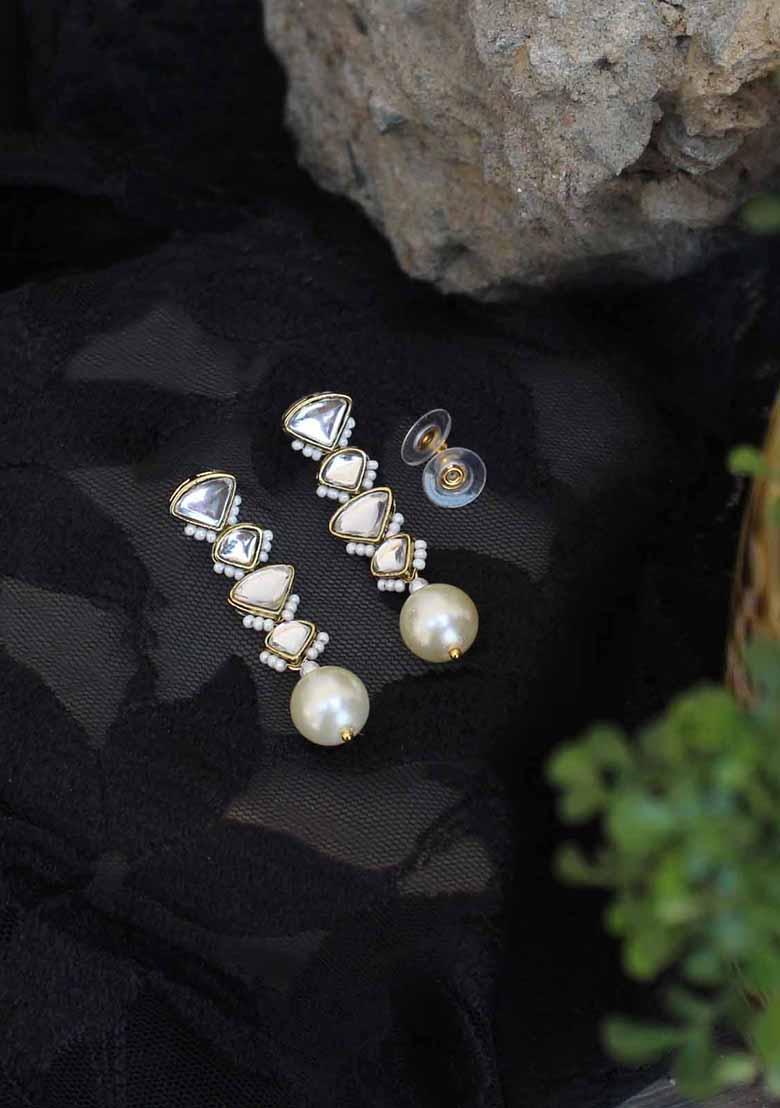 White Mixed Alloy Triangle Mangle Earrings Earrings