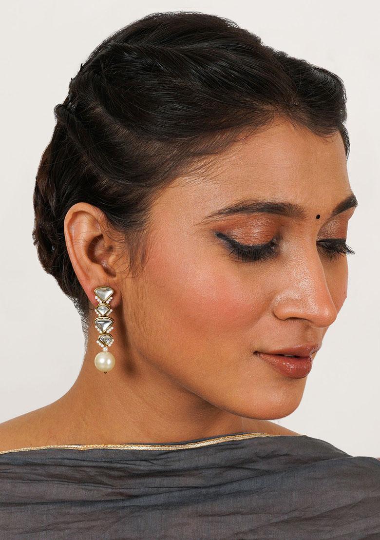 White Mixed Alloy Triangle Mangle Earrings Earrings