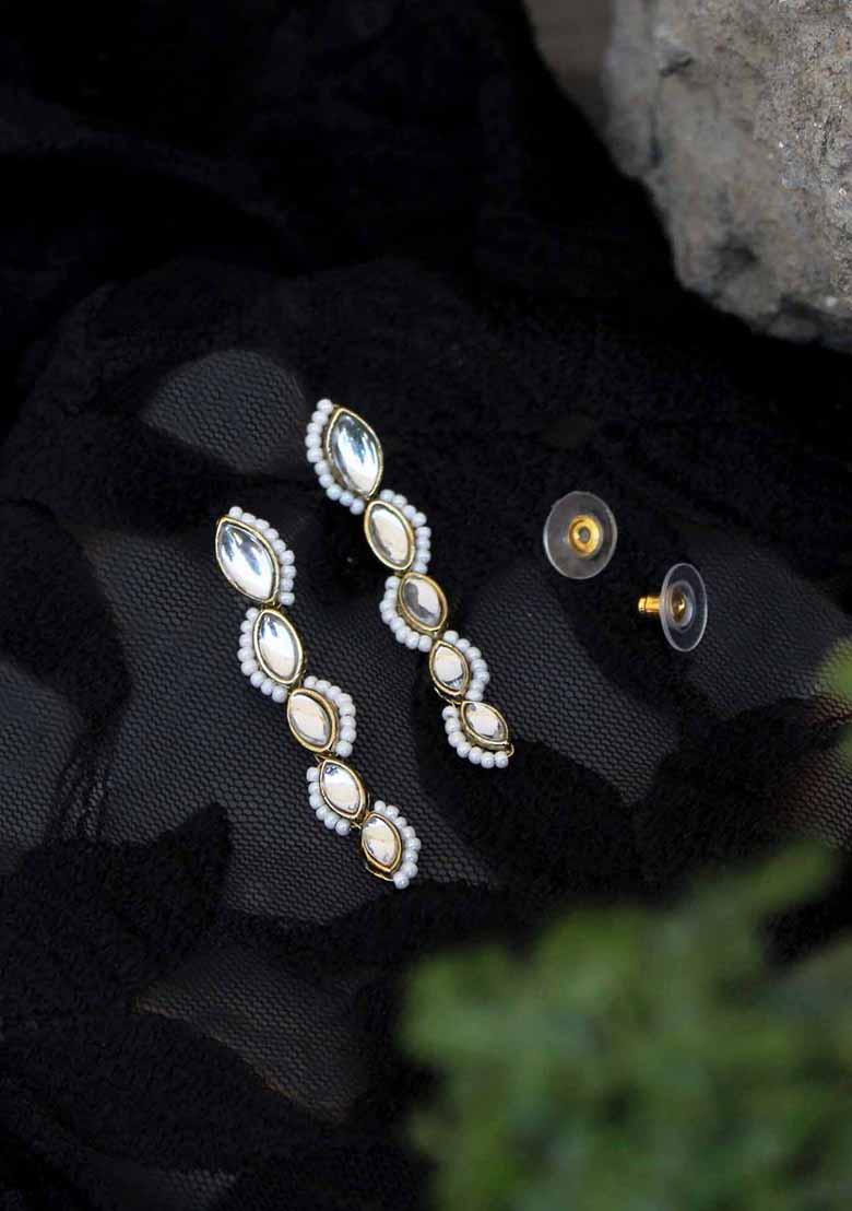 White Mixed Alloy Maar Quise Earrings Earrings