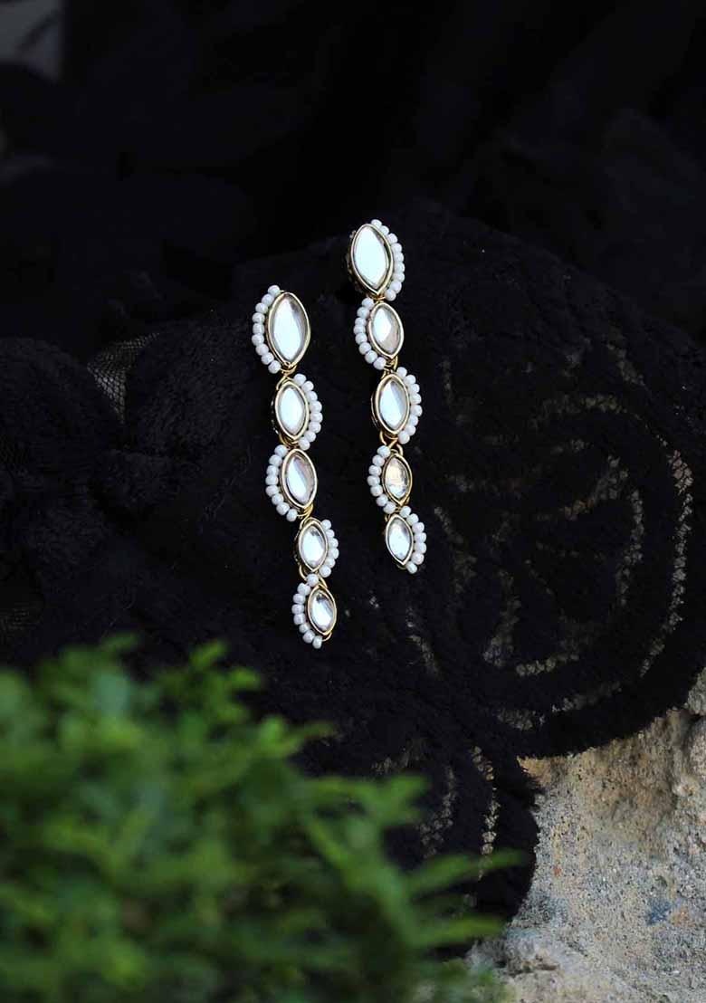White Mixed Alloy Maar Quise Earrings Earrings