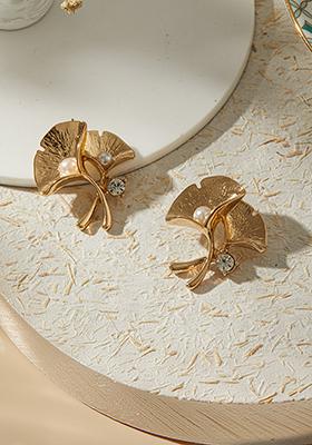 Gold Plated Pearl And American Diamond Studded Contemporary Studs