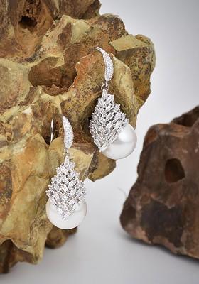 White Contemporary Classic Drop Earrings