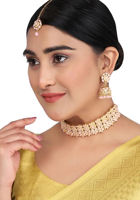 Round Traditional Choker With Pink Bead And Stone