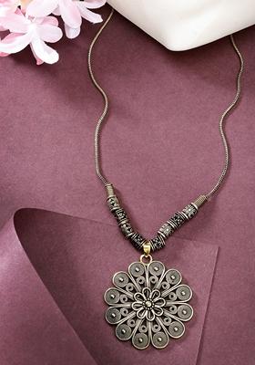 Gold Gold Plated Floral Shape Pendant With Chain