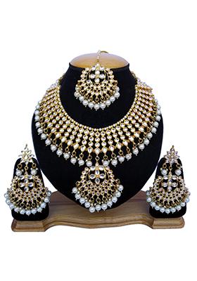 White Kundan Work Necklace Set