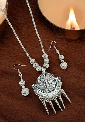 Silver Plated And Beaded Jewellery Set