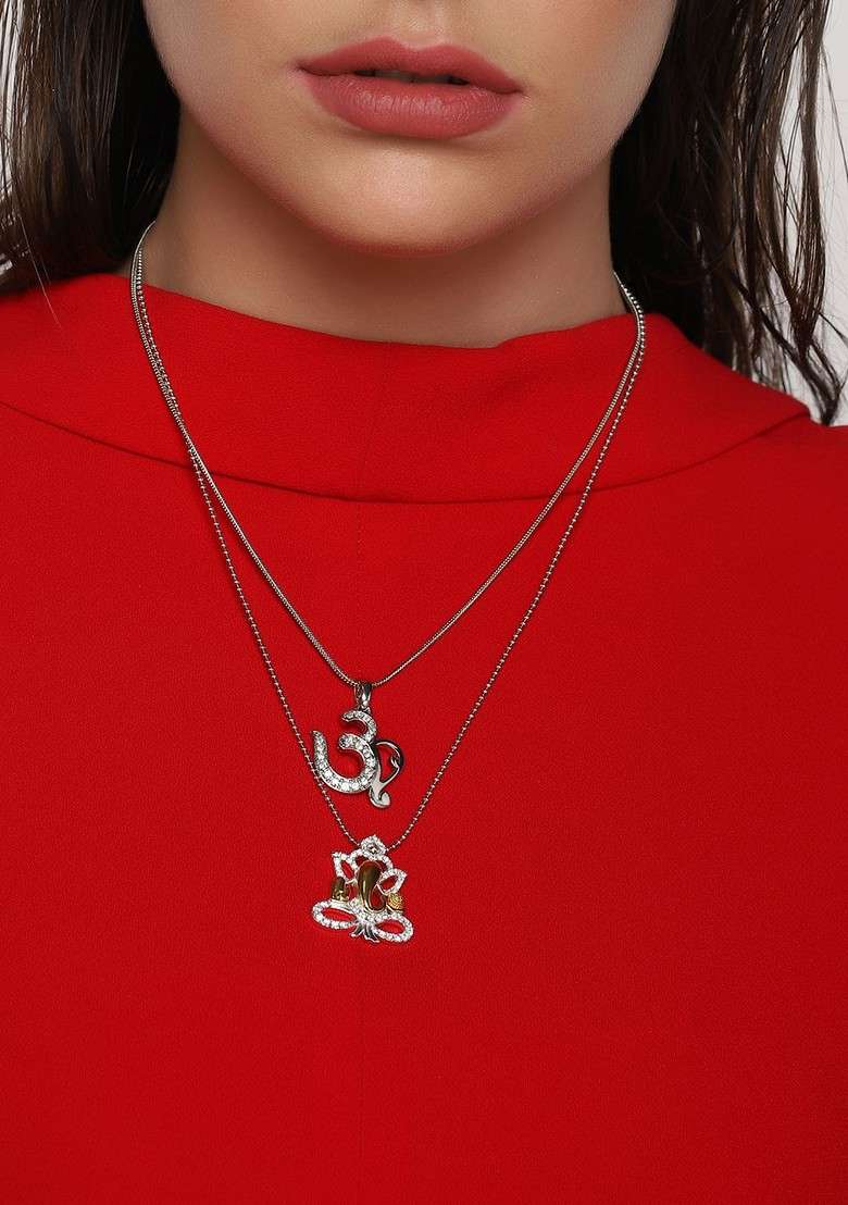 Silver Studded Jewellery Chain And Pendant - Indya